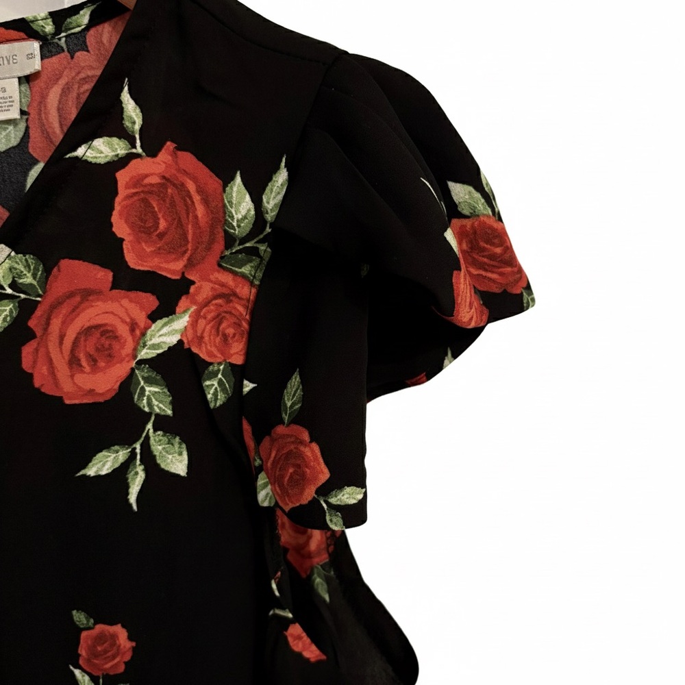 d.n.a. couture Romantic Red Rose Floral Blouse Flutter Sleeve Plus Size 1X - Picture 5 of 7